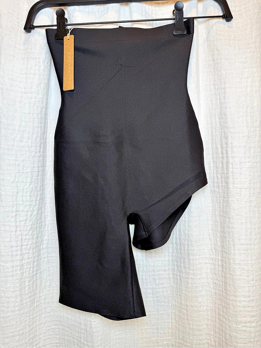 SKIMS Solution Short Asymmetrical Onyx Black
